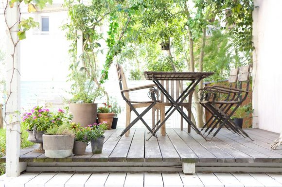 Pose d’une terrasse en bois sur plot sur sol meuble